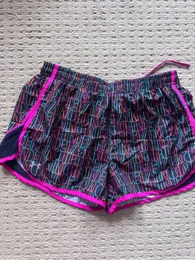 Under Armour Black Pink Multicolor Printed Running Shorts Semi Fitted MD Medium